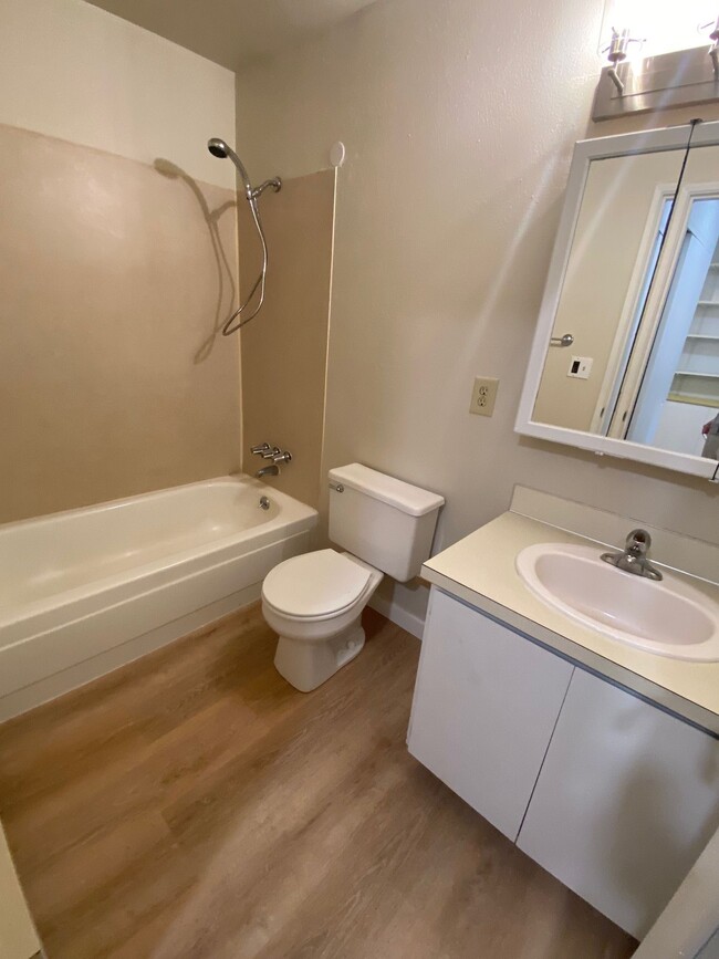 Photo - Capitol Crest