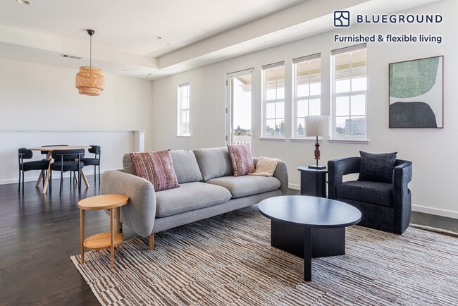 Building Photo - 640 Turnbuckle Dr