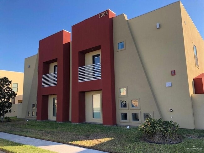 Building Photo - 1304 E Daffodil Ave Unit D