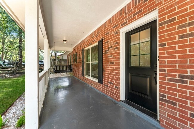 Photo - 618 W Rollingwood St