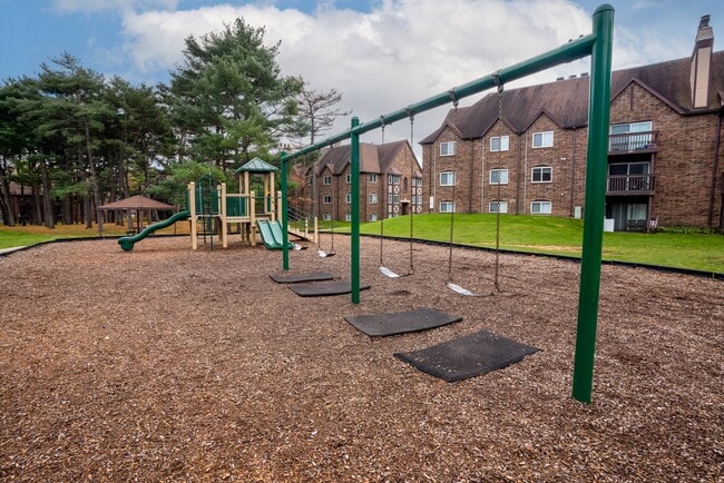 Swing Away at Candlewyck - Candlewyck Apartments