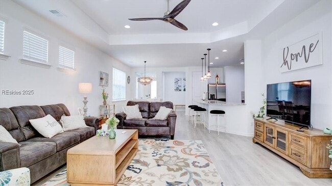 Photo - 125 Parrot Ave