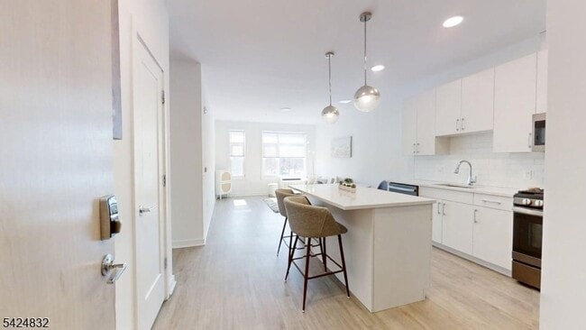 Photo - 1181 Morris Ave