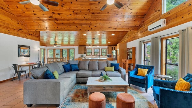 Building Photo - 302 Shangrila Ln Unit ID1351226P