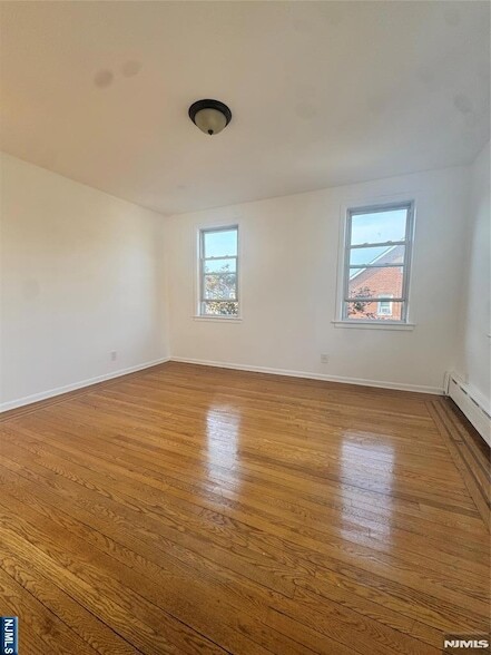 Photo - 688 Kingsland Ave