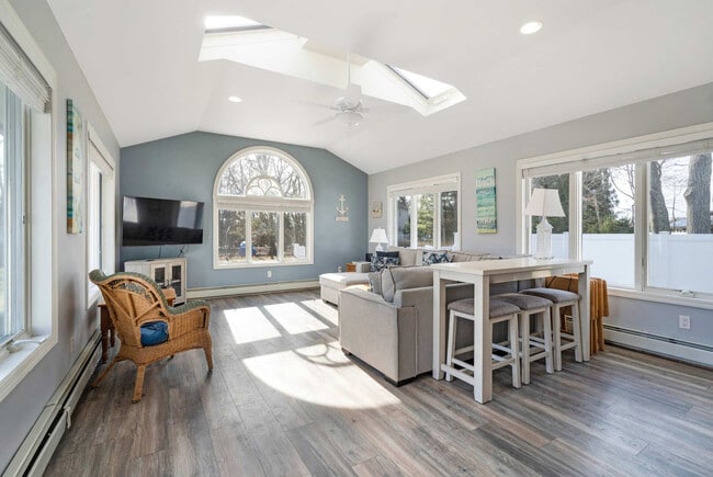 Building Photo - 18 Maryland Blvd Unit ID1429741P