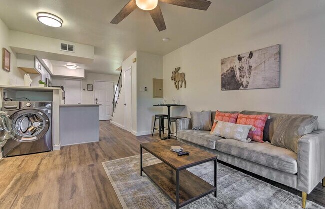 Photo - 800 S Elm St Unit ID1296517P