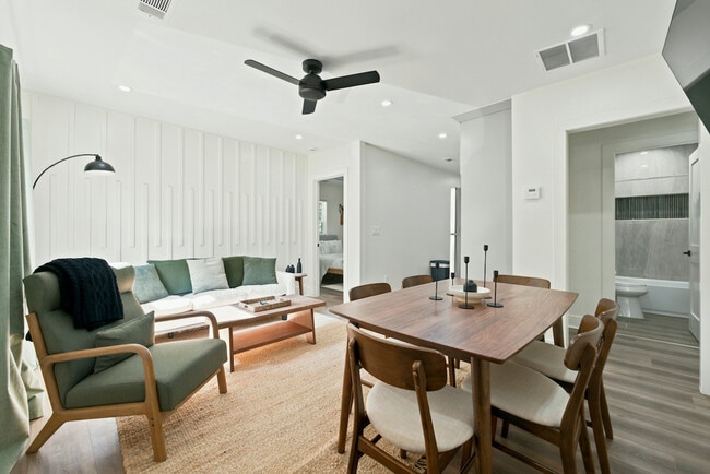 Photo - 582 Hamilton E Holmes Dr NW Unit SI ID1609613P