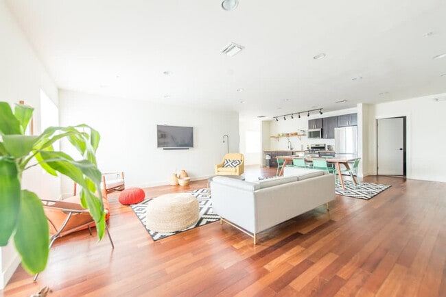 Building Photo - 747 4th St Unit ID1320734P