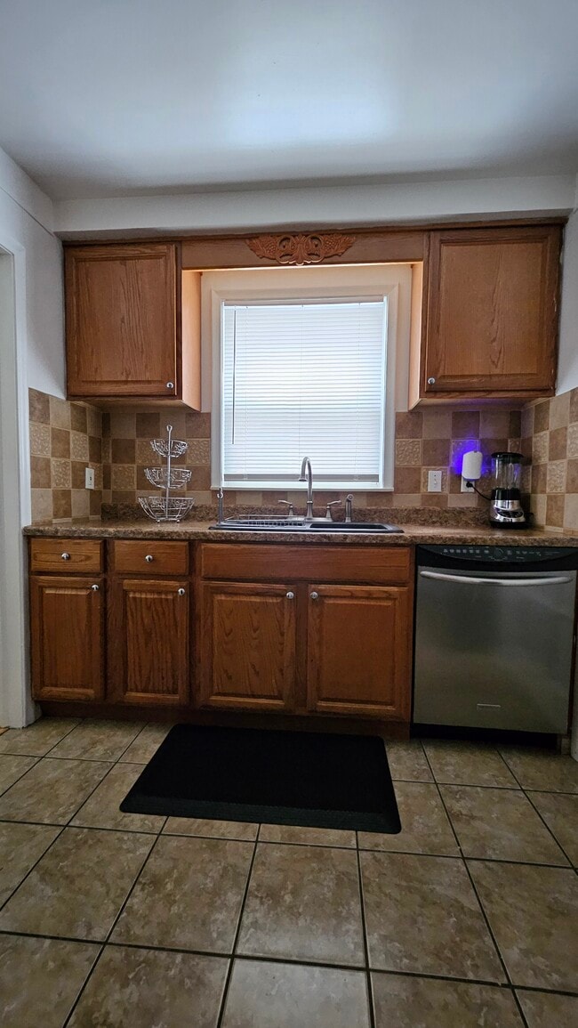 Photo - 4225 Jonathon St