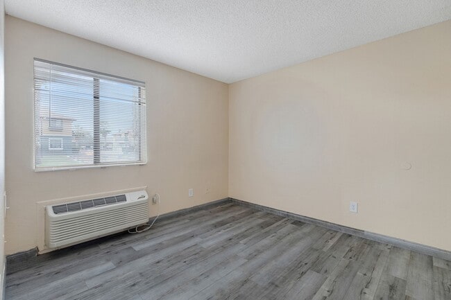 Photo - Country Creek Apartments