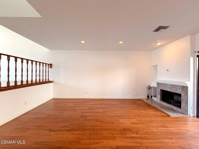 Photo - 18242 Burbank Blvd