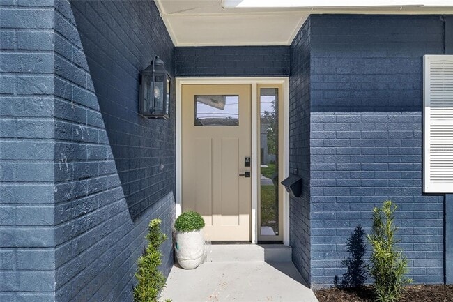 Photo - 5901 Denver St NE