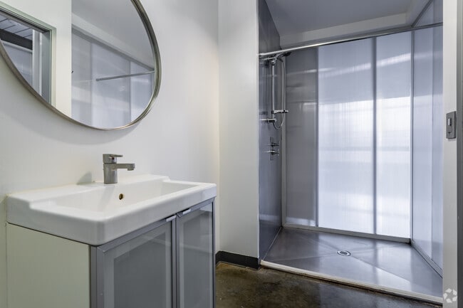 1BR, 1BA - 560SF - Governor's Corner