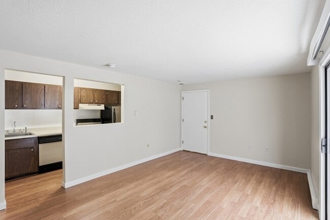 Photo - 386 Great Rd Unit B15