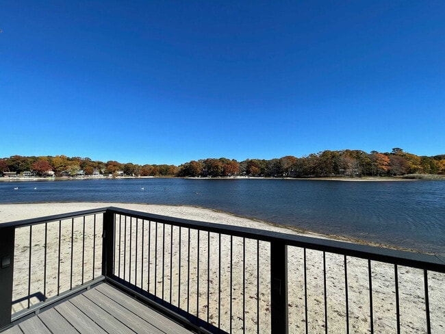 Photo - 187 Lakeside Trail Unit SI ID1429738P