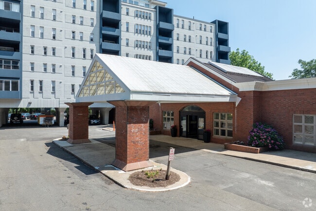 Photo - 200 Fountain