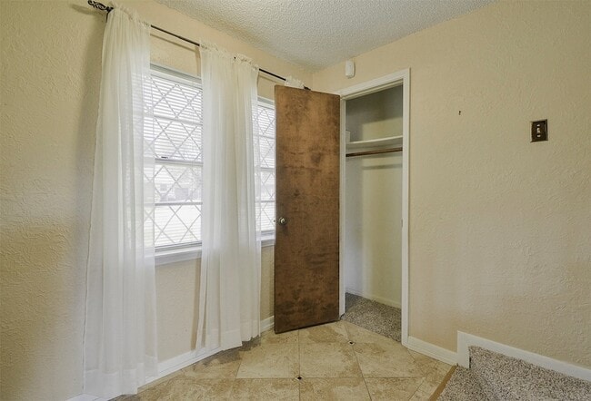 Photo - 13915 Roundstone Ln