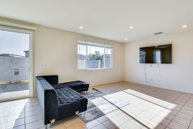 Photo - 1442 Copperfield Ave Unit SI ID1546322P