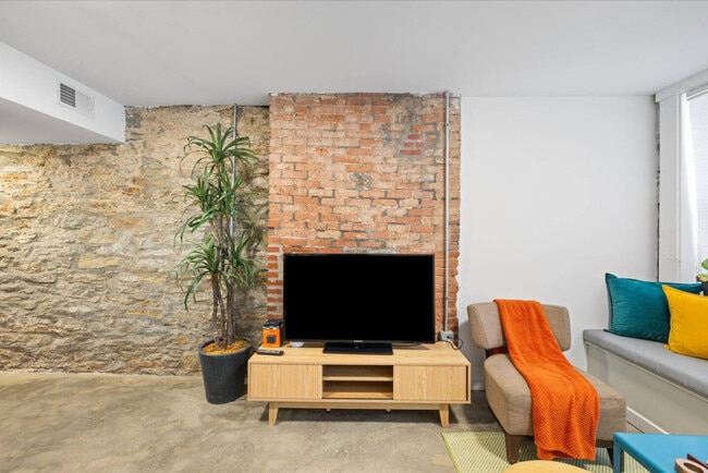 Photo - 2 Hust Alley Unit ID1303117P