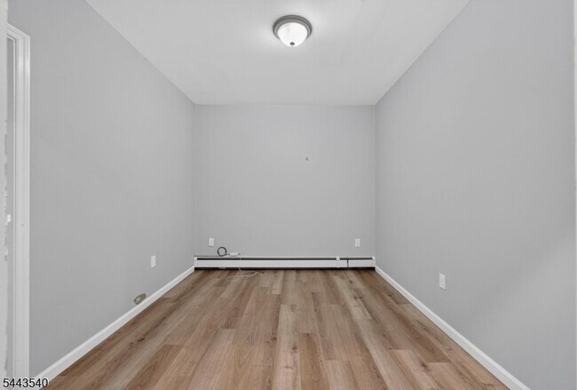 Photo - 437-439 7th Ave W Unit 1