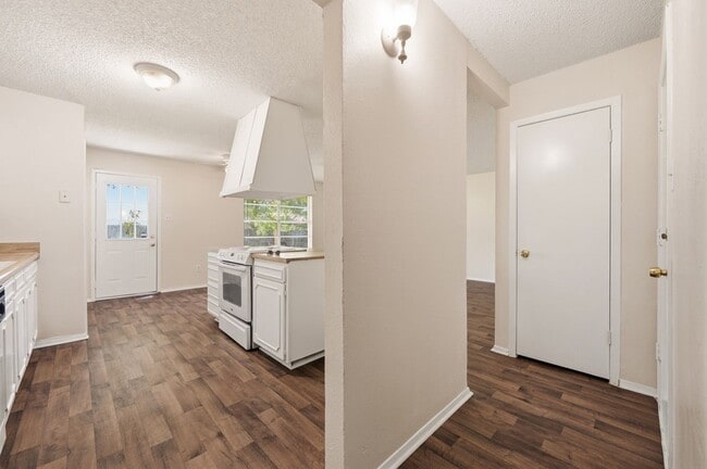Photo - 616 Reveille Rd