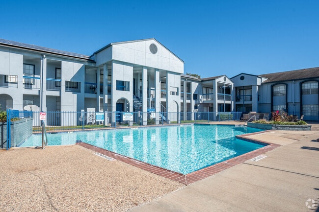 Pool - Pelican Reef Apartments