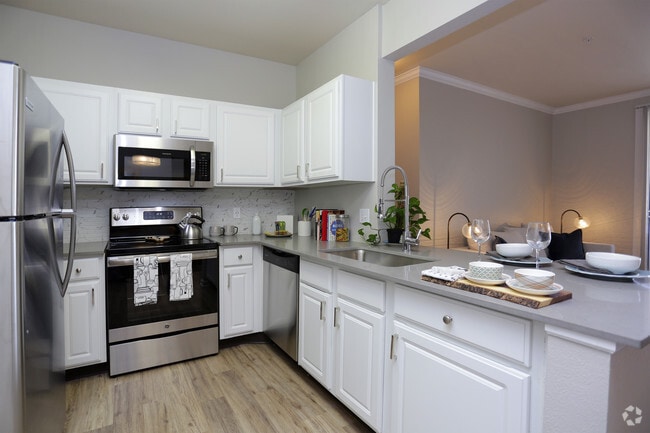 2BR, 1BA - 908 SF - Haven 124 at Eastlake Station