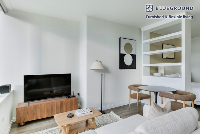 Photo - 1000 S Michigan Ave Unit FL12-ID1348