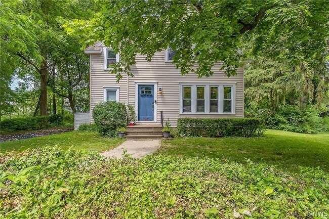 Building Photo - 562 Buckingham Ave