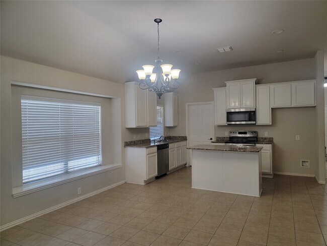 Photo - 628 Nemitz St