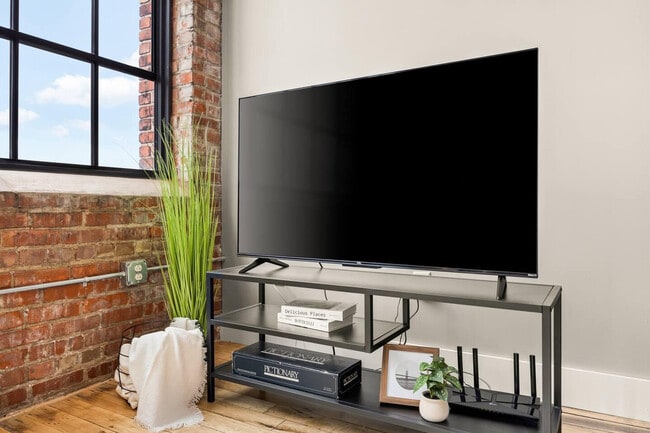 Building Photo - 1216 SW Adams St Unit ID1036661P