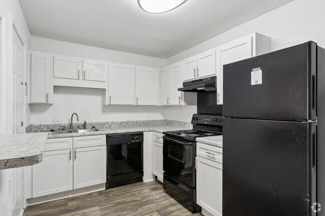 The Dogwood Plus 2BR, 1BA - 862SF - Kitchen - Brookview
