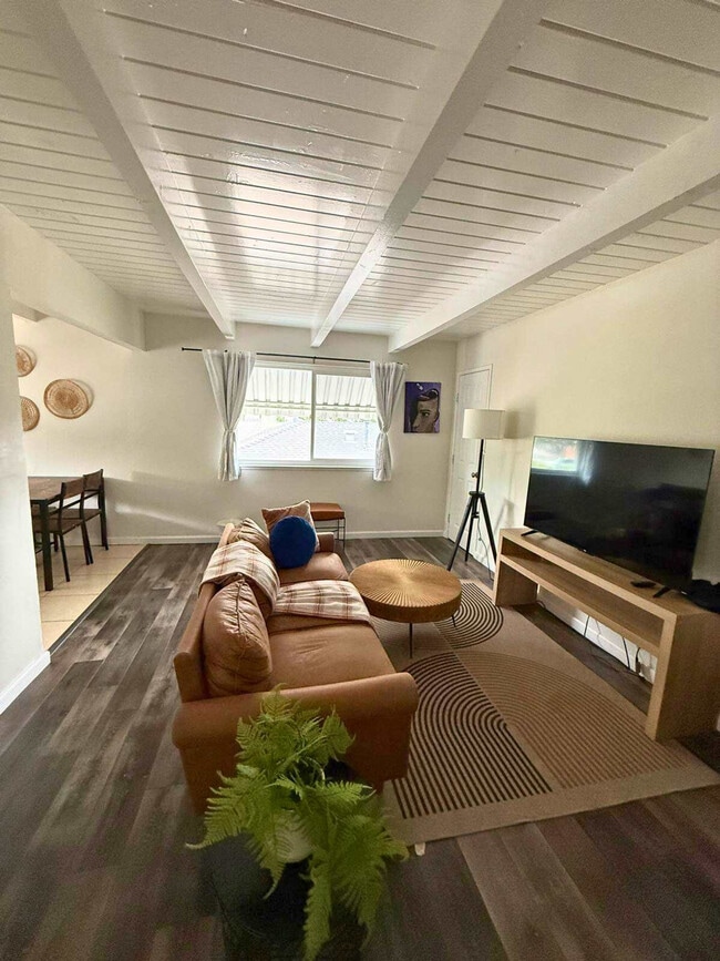 Photo - 2312 Bonar St Unit ID1310766P