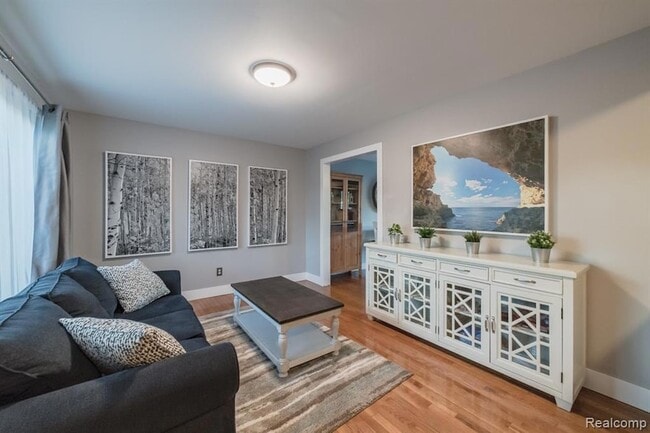 Photo - 1253 Bamford St