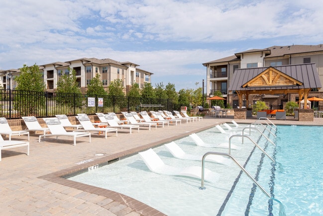 Pool - The Luxe of Huntersville