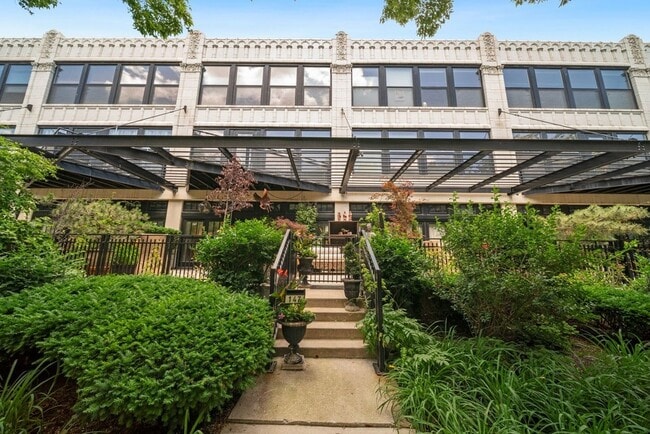 Building Photo - 1070 W 15th St Unit 147