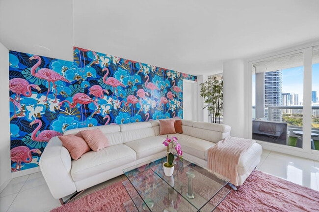 Building Photo - 1717 N Bayshore Dr Unit ID1054104P