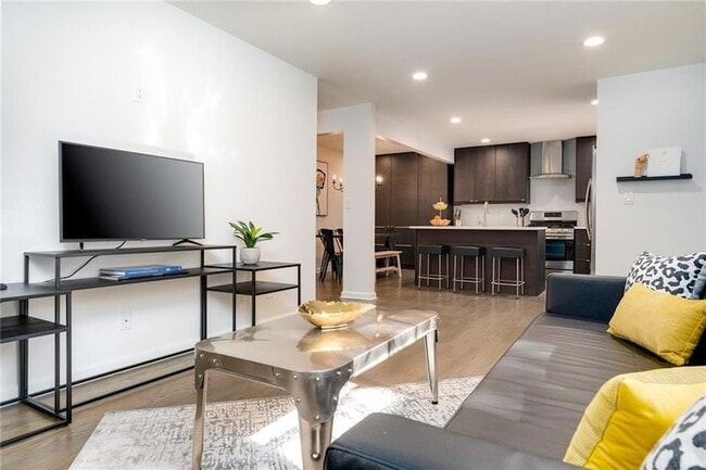 Photo - 799 Verner St NW