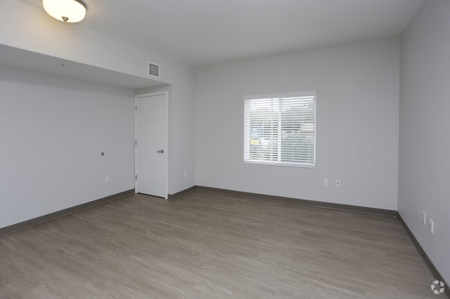 Studio, 1BA - 569 SF - Residence at Discovery Square