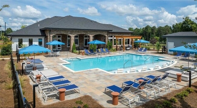 Photo - 100 Oakbrook Dr