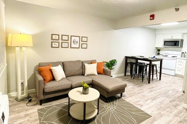 Building Photo - 915 W Whittier Dr Unit ID1296520P