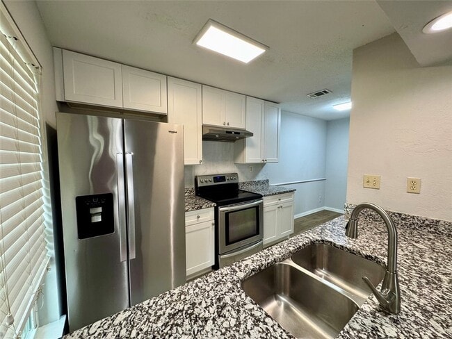 Building Photo - 5981 Arapaho Rd Unit 304