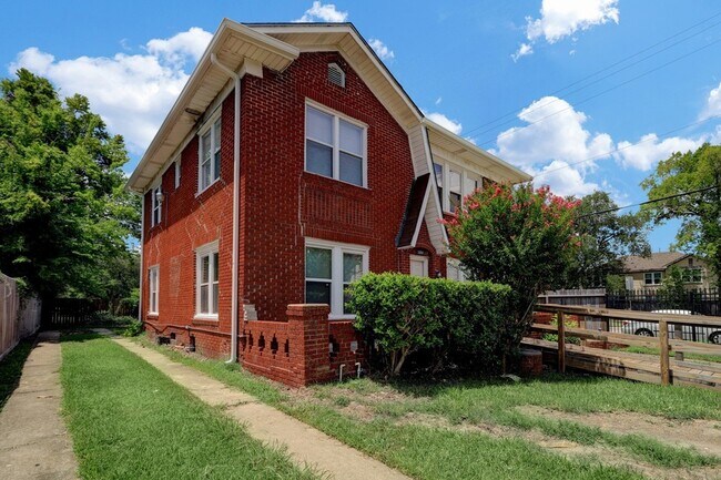 Photo - 3002 Isabella St