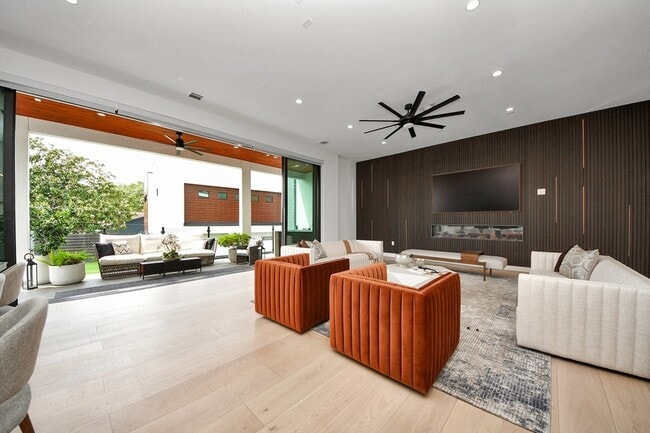 Photo - 5327 S Braeswood Blvd