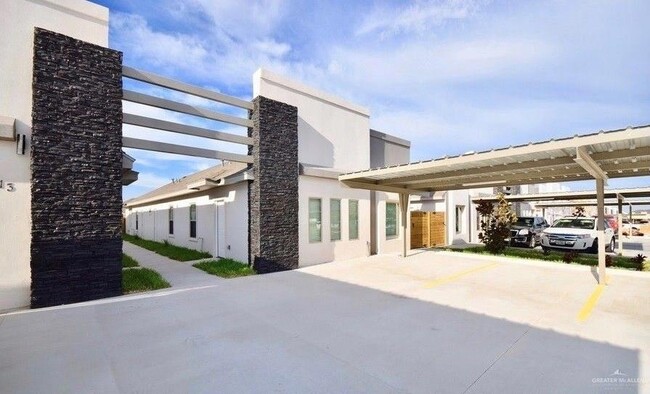 Building Photo - 1716 W Garrison Dr Unit 2