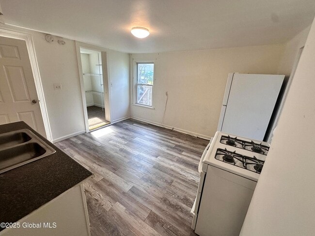 Photo - 200 Mohawk St Unit 2