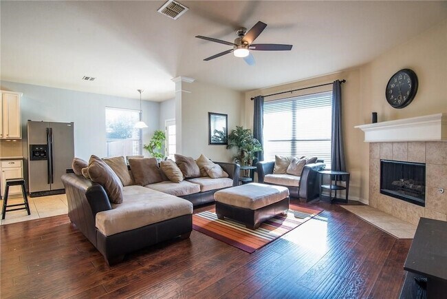 Photo - 1412 Kittyhawk Dr