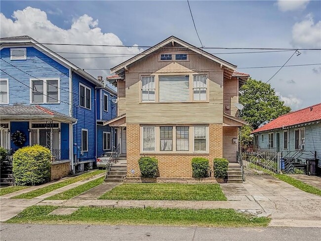 Building Photo - 1719 Seventh St Unit A