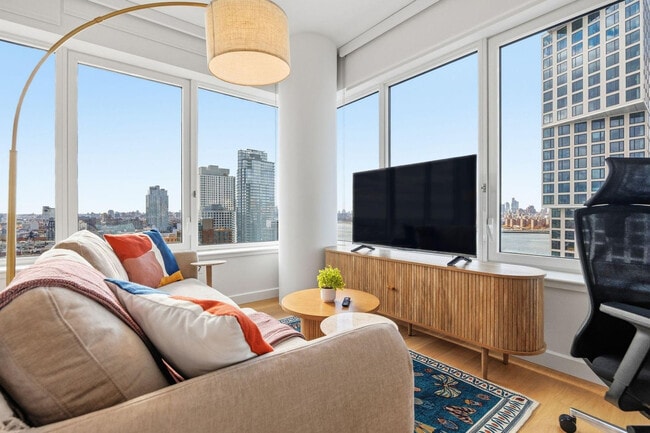 Photo - 16 Dupont St Unit FL22-ID1355919P